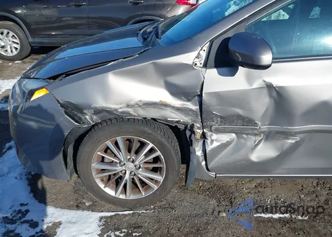 2014 Toyota Corolla Le Plus z USA, uszkodzony, nr VIN 2T1BURHE5EC047751